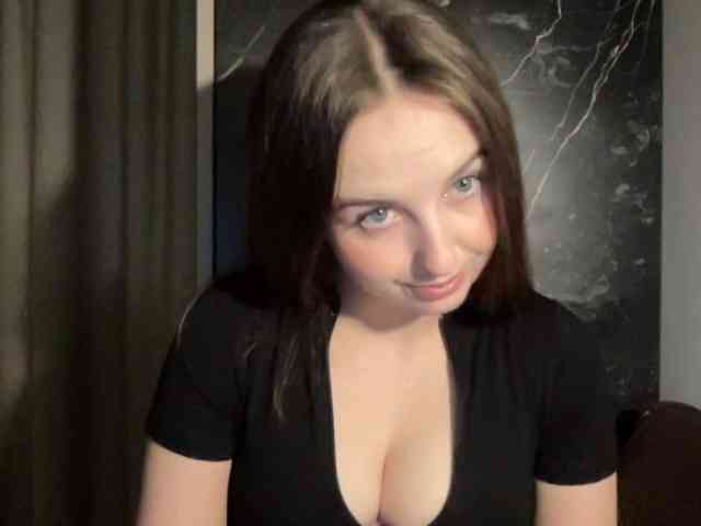Model: CharlotteNatural