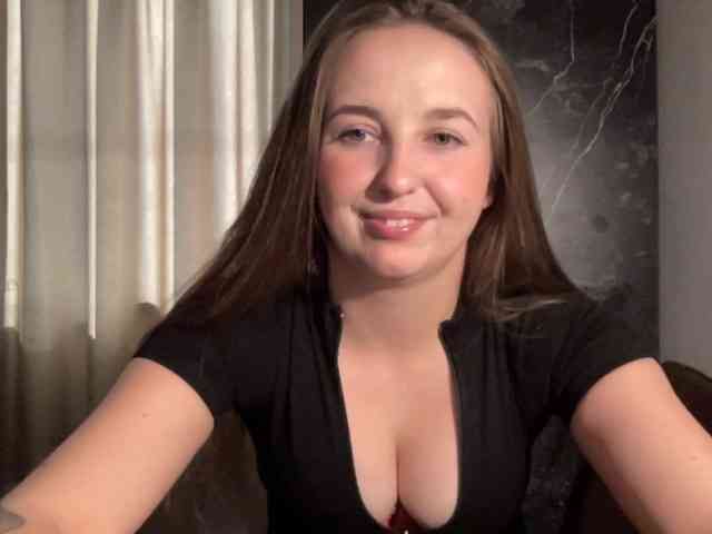 Model: CharlotteNatural