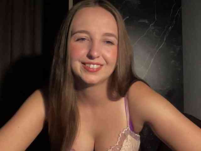 Model: CharlotteNatural