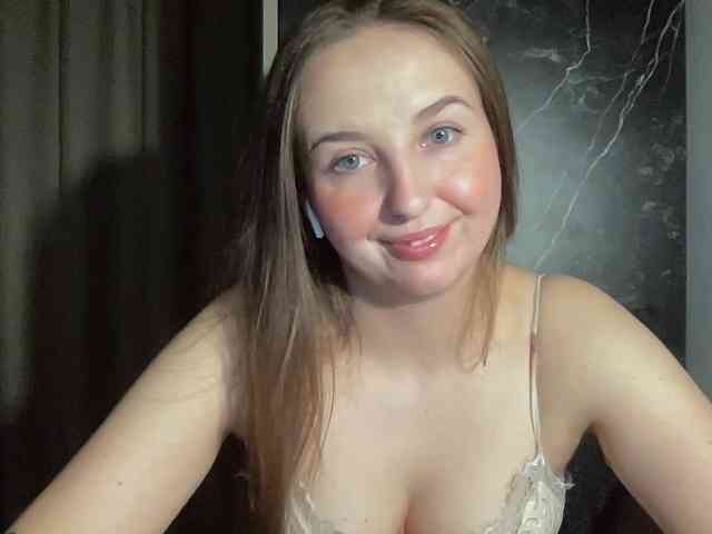 Model: CharlotteNatural
