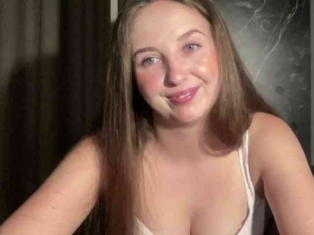 Model: CharlotteNatural