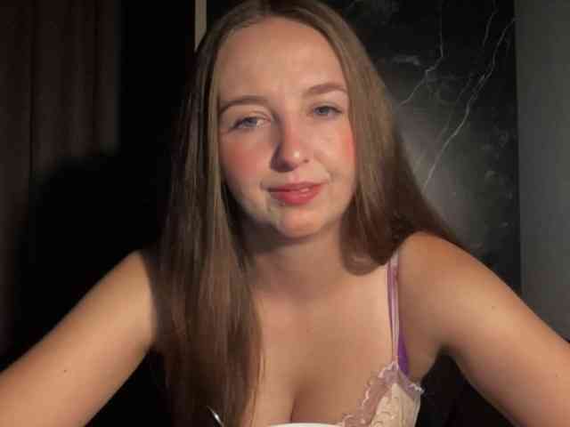 Model: CharlotteNatural