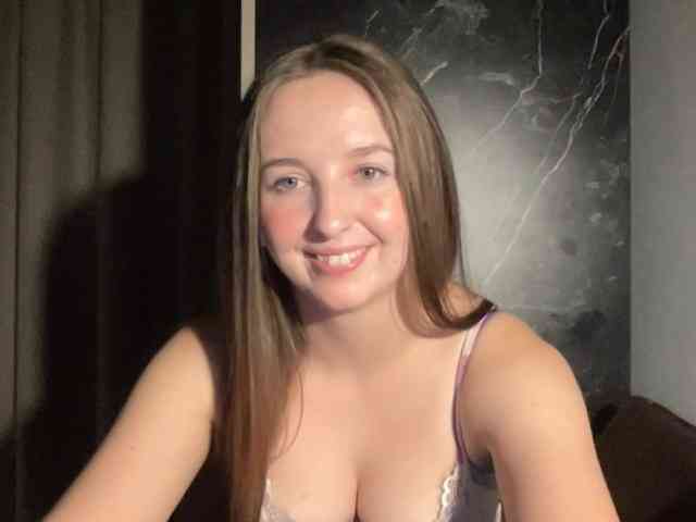 Model: CharlotteNatural