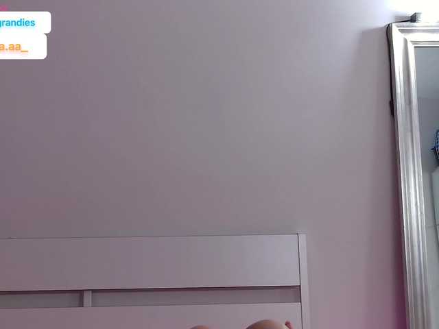 andrea00955 live webcam show