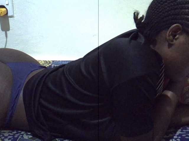 Sexxiemaya live cam on BongaCams