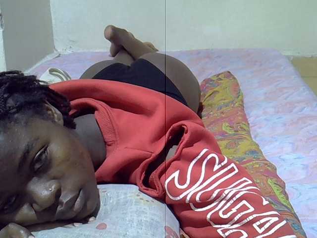 Sexxiemaya live cam on BongaCams