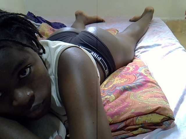 Sexxiemaya live cam on BongaCams