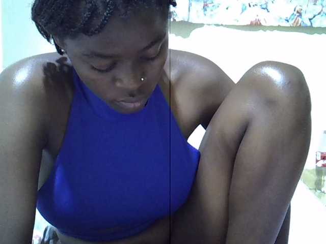 Sexxiemaya live cam on BongaCams