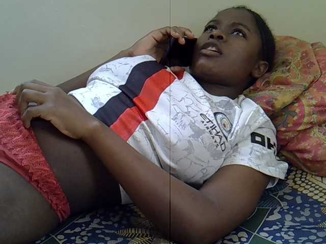 Sexxiemaya live cam on BongaCams