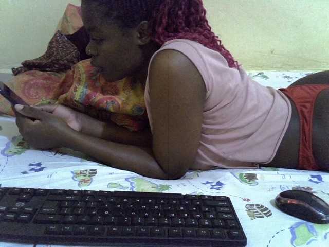 Sexxiemaya live cam on BongaCams