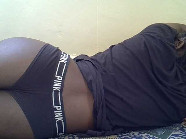 Sexxiemaya live cam on BongaCams
