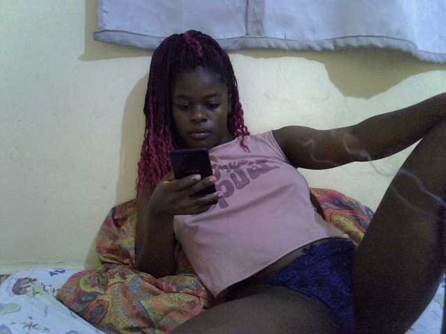 Sexxiemaya live cam on BongaCams