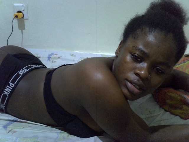 Sexxiemaya live cam on BongaCams