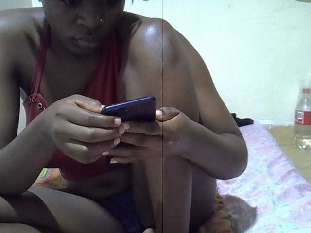 Sexxiemaya live cam on BongaCams