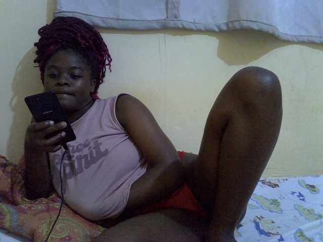 Sexxiemaya live cam on BongaCams
