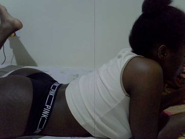 Sexxiemaya live cam on BongaCams