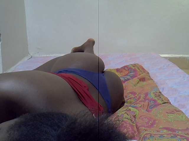 Sexxiemaya live cam on BongaCams