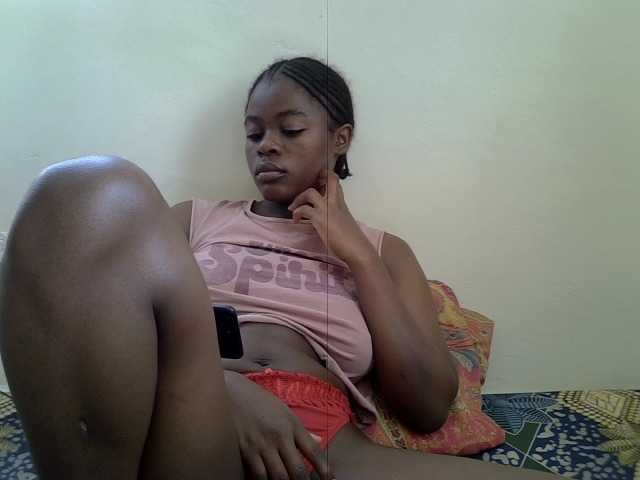 Sexxiemaya live cam on BongaCams