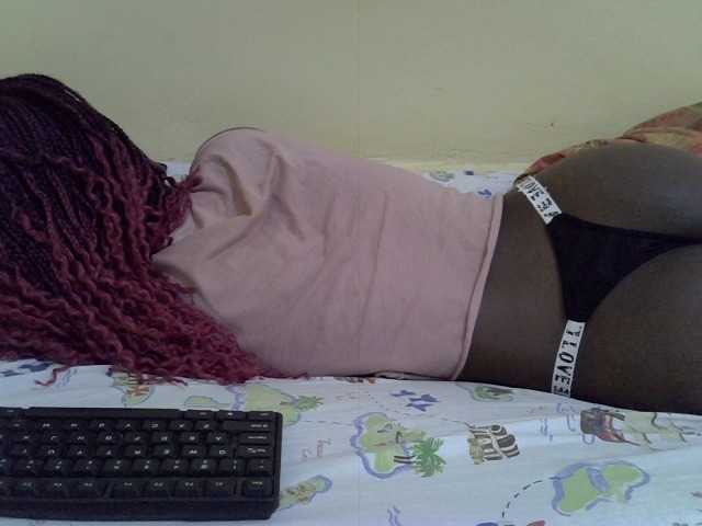 Sexxiemaya live cam on BongaCams