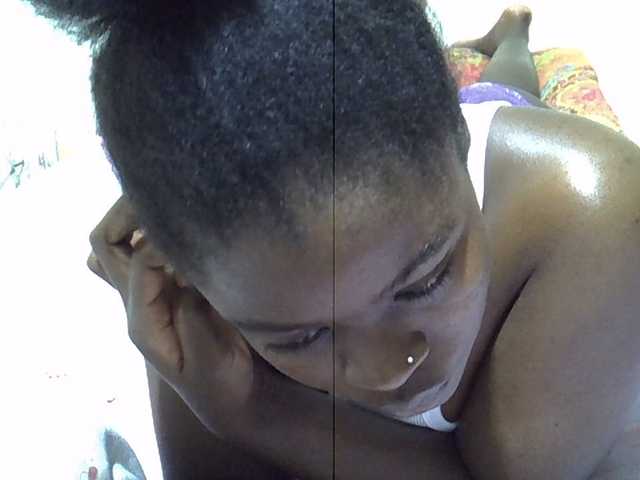 Sexxiemaya live cam on BongaCams