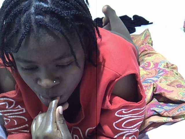 Sexxiemaya live cam on BongaCams