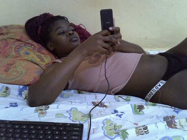 Sexxiemaya live cam on BongaCams