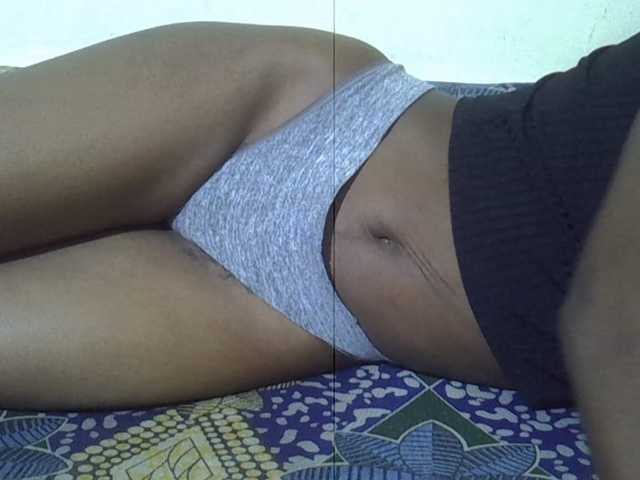 Sexxiemaya, live now on BongaCams