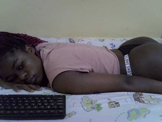 Sexxiemaya live cam on BongaCams