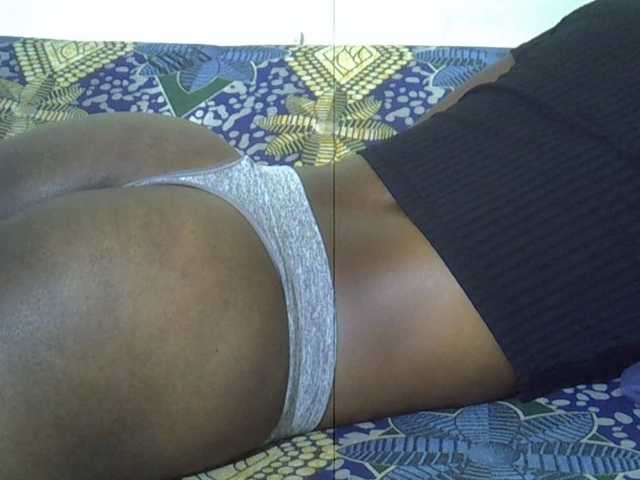 Sexxiemaya, live now on BongaCams