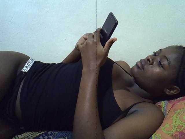 Sexxiemaya live cam on BongaCams
