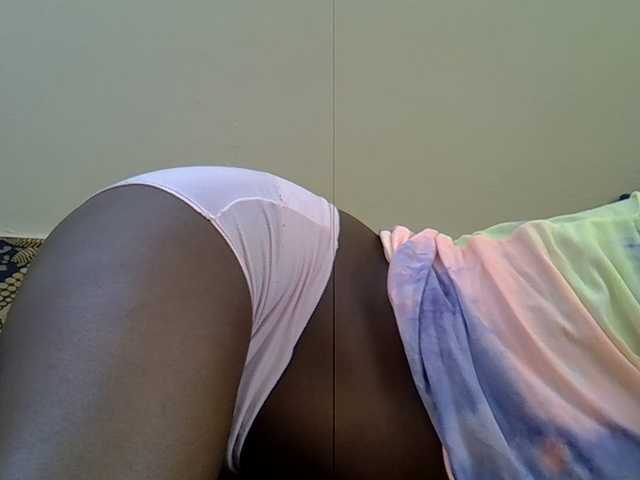 Sexxiemaya live cam on BongaCams