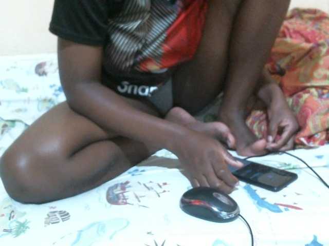 le modèle Sexxiemaya est en webcam porno dans un show sur le site bongacams, il possède les tags suivants: Ebony,Brunette,Trimmed