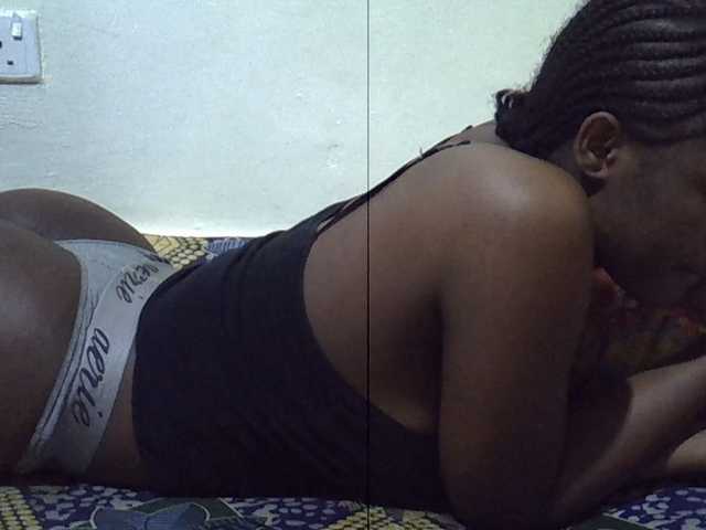 Sexxiemaya live cam on BongaCams