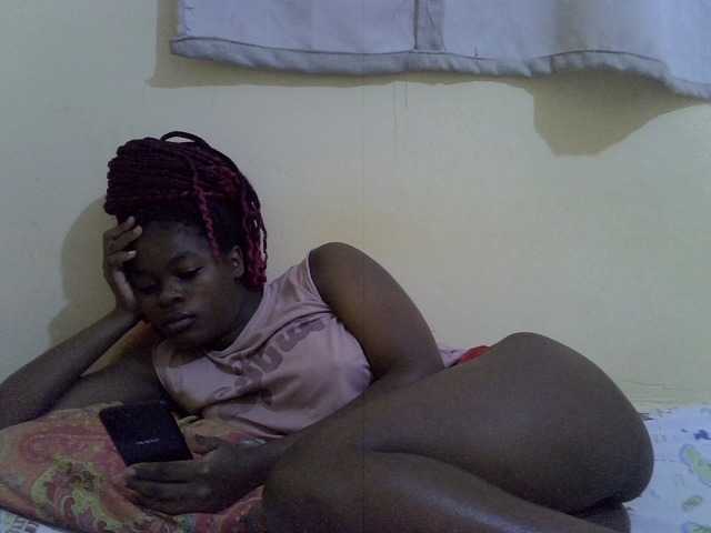 Sexxiemaya live cam on BongaCams