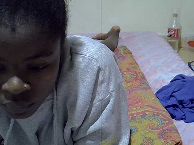 Sexxiemaya live cam on BongaCams