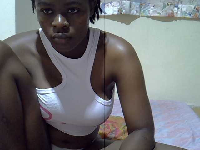 Sexxiemaya live cam on BongaCams