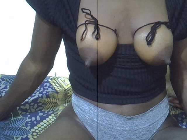 Sexxiemaya live cam on BongaCams