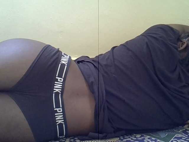 Sexxiemaya live cam on BongaCams