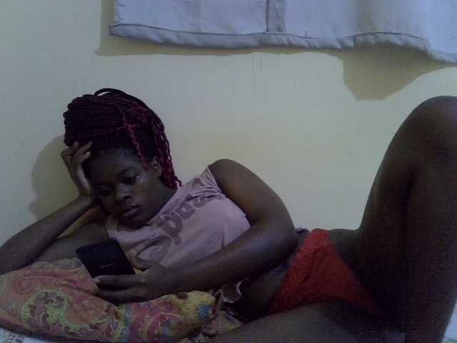 Sexxiemaya live cam on BongaCams