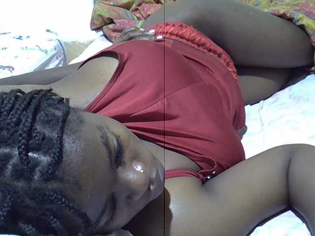 Sexxiemaya live cam on BongaCams