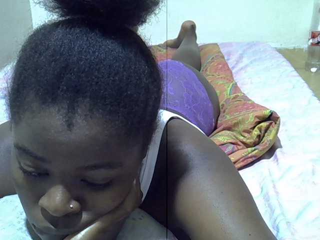 Sexxiemaya live cam on BongaCams