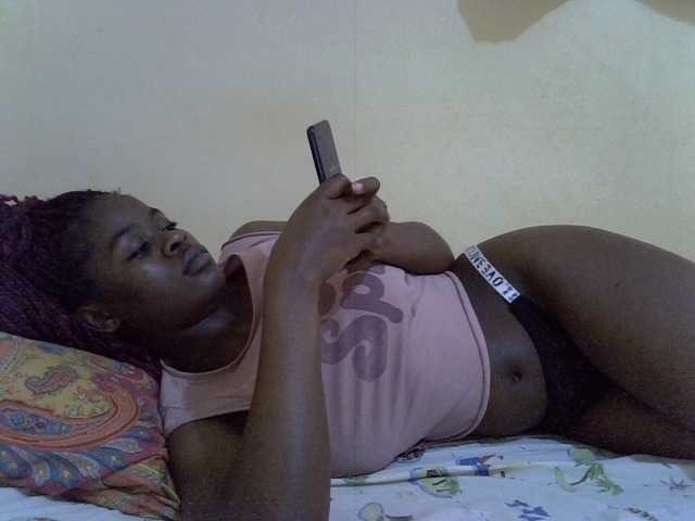 Sexxiemaya live cam on BongaCams