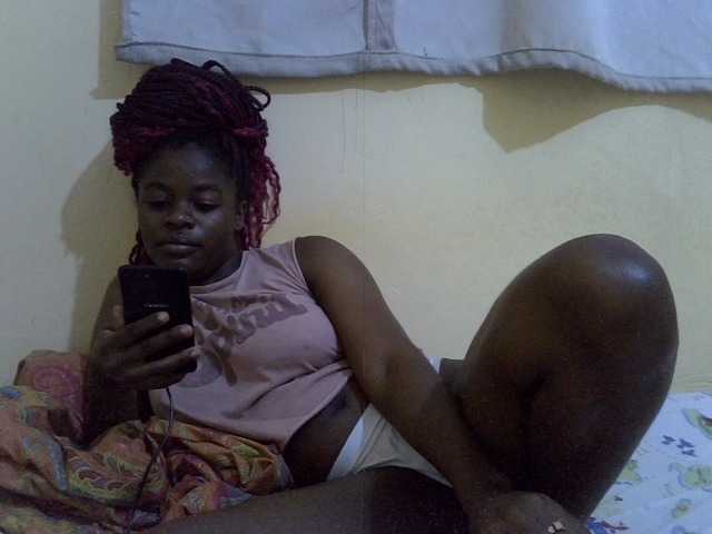 Sexxiemaya live cam on BongaCams
