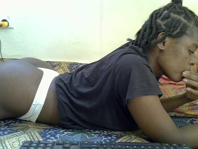 Sexxiemaya live cam on BongaCams