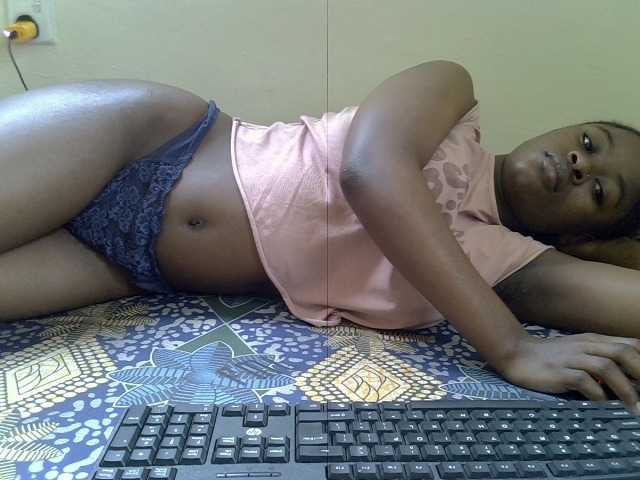 Sexxiemaya live cam on BongaCams