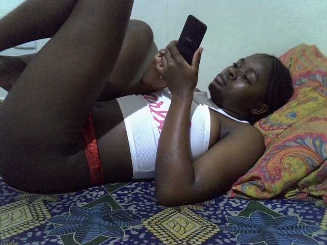 Sexxiemaya live cam on BongaCams