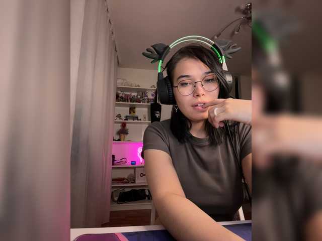 Li-Love's BongaCams show and profile