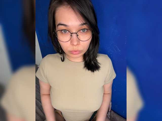 le modèle Li-Love est en webcam porno dans un show sur le site bongacams, il possède les tags suivants: Asian,Brunette,Shaved