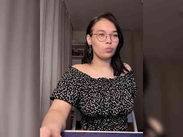 Li-Love Live Webcam on BongaCams