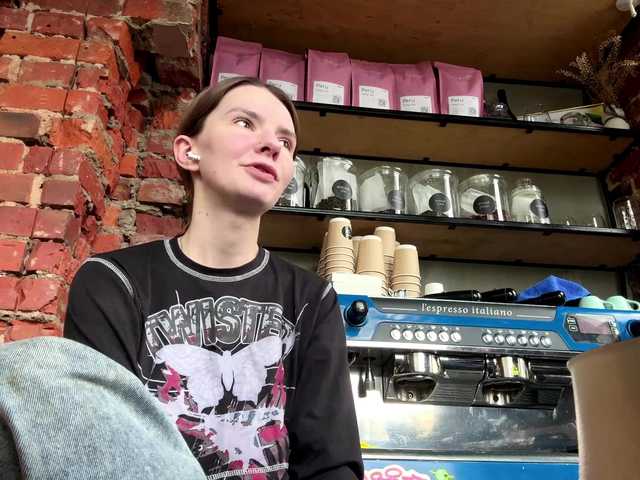 JoannGrater's BongaCams show and profile